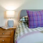 1 Bed In West Hall Oc-c32032 *