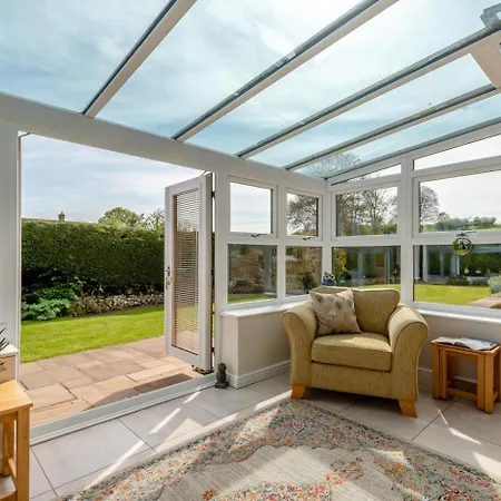 1 Bed In West Hall Oc-c32032 *