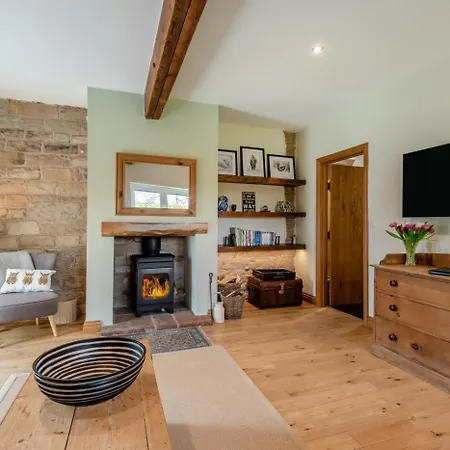 1 Bed In West Hall Oc-c32032